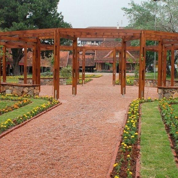 Praça das Etnias – Casa do Colono